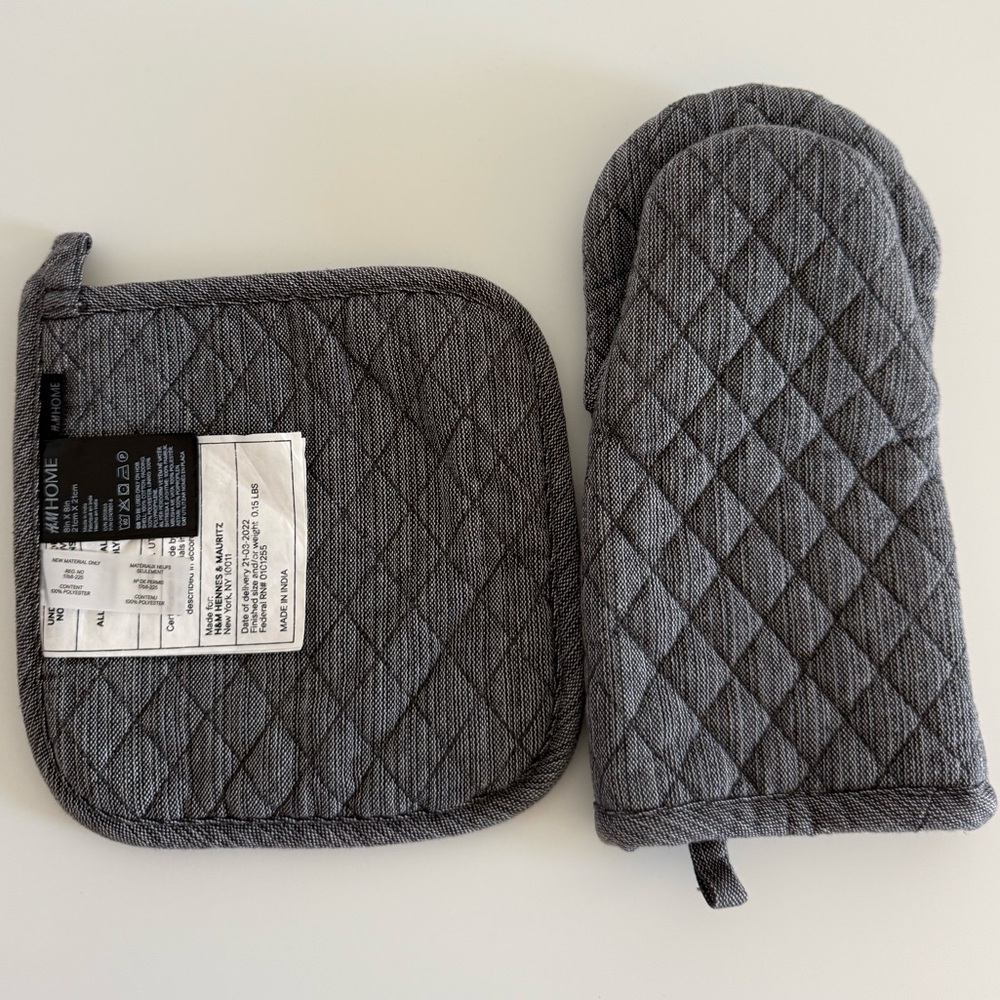 H&M HOME Quilted Pot Holder in Heather Gray